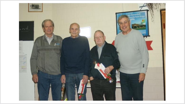 Horst Hollm, 3. Sieger , Klaus Dubberke, 1. Sieger , Ferdinand Timm, 2. Sieger , Holger Schwien (Ortsverbandsvorsitzender) Horst Hollm, 3. Sieger , Klaus Dubberke, 1. Sieger , Ferdinand Timm, 2. Sieger , Holger Schwien (Ortsverbandsvorsitzender)